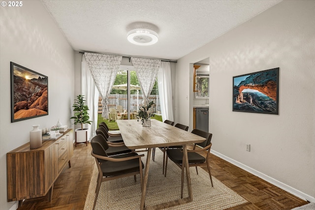16620 SE Ladd Ct, Milwaukie, OR 97267 - dining area featuring a textured ceiling and baseboards