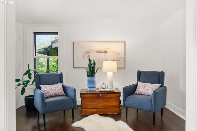 1965 SW Montgomery Pl, Portland, OR 97201 - living area with wood finished floors and baseboards
