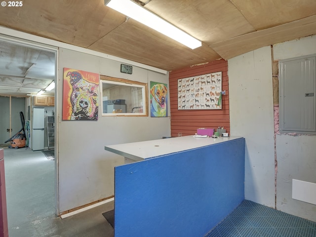 12226 SE Raymond St, Portland, OR 97236 - bar area featuring electric panel and concrete floors