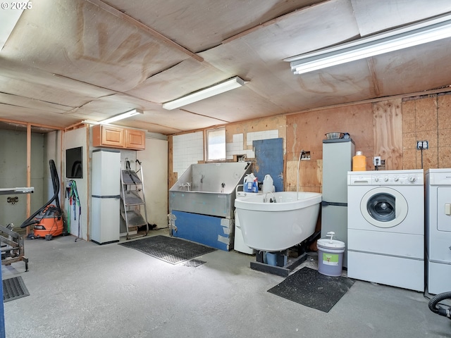 12226 SE Raymond St, Portland, OR 97236 - laundry room with separate washer and dryer