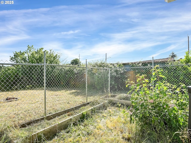 12226 SE Raymond St, Portland, OR 97236 - view of yard with a garden