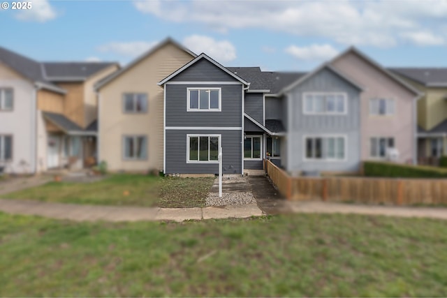 view of front of house featuring a front lawn