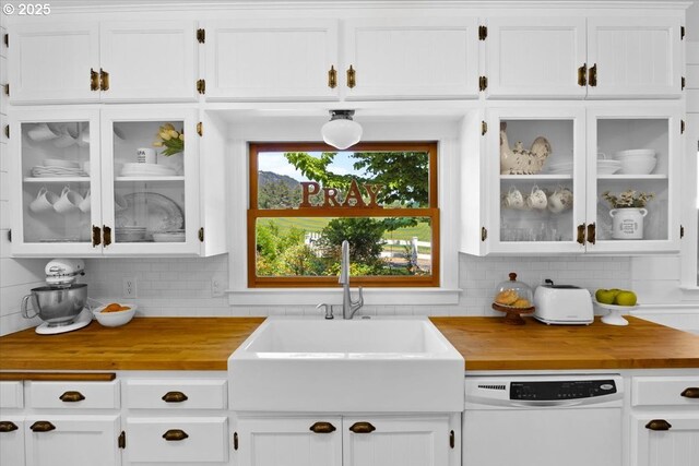 bar with dishwasher, a sink, and decorative backsplash
