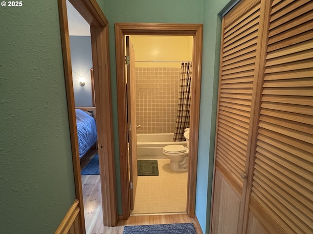 118 Noble Fir, Goldendale, WA 98620 - corridor with wood finished floors and a textured wall
