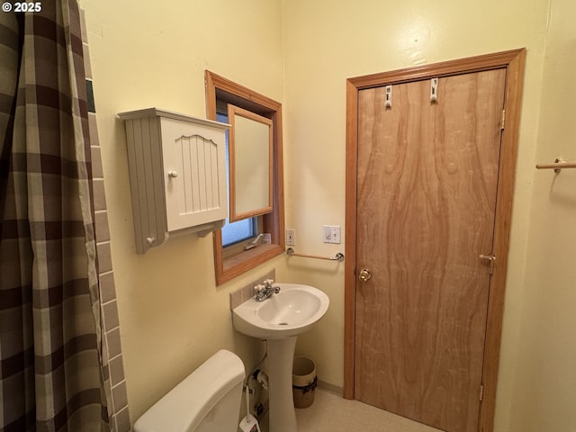 118 Noble Fir, Goldendale, WA 98620 - bathroom with toilet, a shower with shower curtain, and a sink