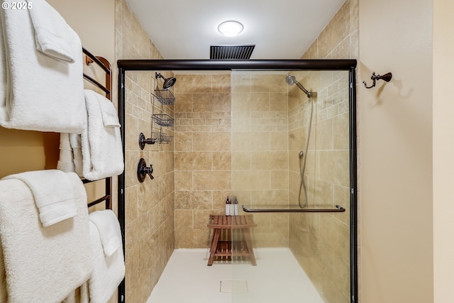 3664 W Chinook Ave, Cannon Beach, OR 97110 - bathroom featuring a tile shower