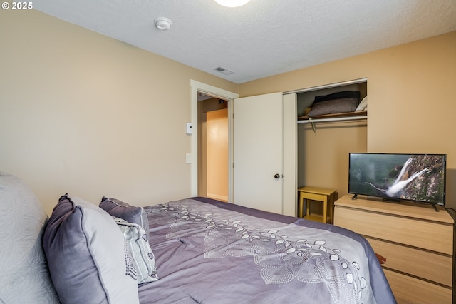 3664 W Chinook Ave, Cannon Beach, OR 97110 - carpeted bedroom featuring a closet