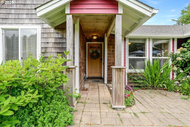3664 W Chinook Ave, Cannon Beach, OR 97110 - doorway to property featuring roof with shingles