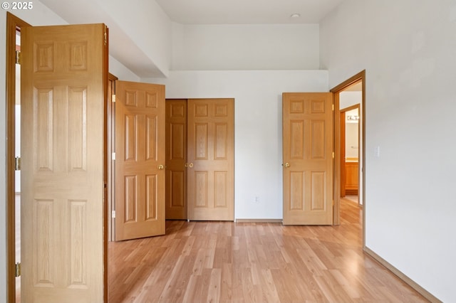1041 40th St, Washougal, WA 98671 - unfurnished bedroom featuring light wood-type flooring, a high ceiling, and a closet