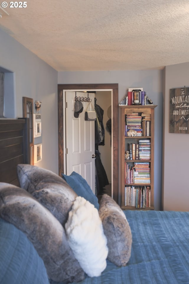 bedroom featuring a closet and a textured ceiling