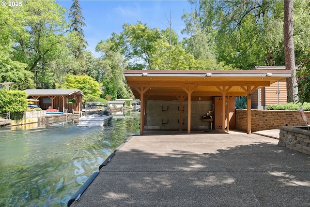 17595 Kelok Rd, Lake Oswego, OR 97034 - view of vehicle parking featuring asphalt driveway, a boat dock, and a carport
