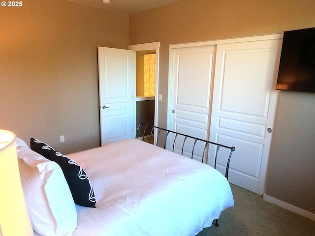 bedroom with carpet flooring and a closet