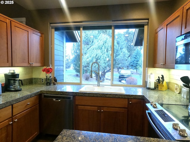 kitchen with sink, backsplash, and stainless steel appliances