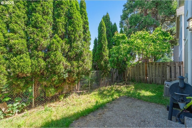 20657 SW Nantucket Ln, Beaverton, OR 97006 - fenced backyard featuring a patio area