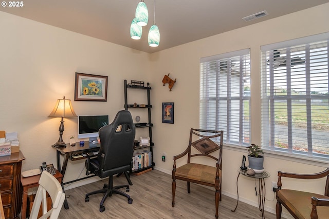 120 Sundance Ct, Roseburg, OR 97471 - home office with wood finished floors and baseboards