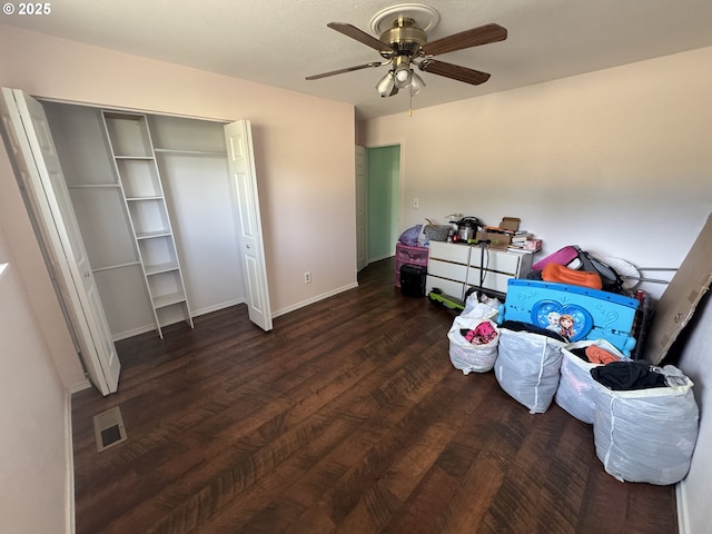 600 NE Oregon Ave, Irrigon, OR 97844 - bedroom featuring wood finished floors, ceiling fan, baseboards, and a closet