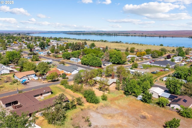 600 NE Oregon Ave, Irrigon, OR 97844 - aerial perspective of suburban area with a large body of water