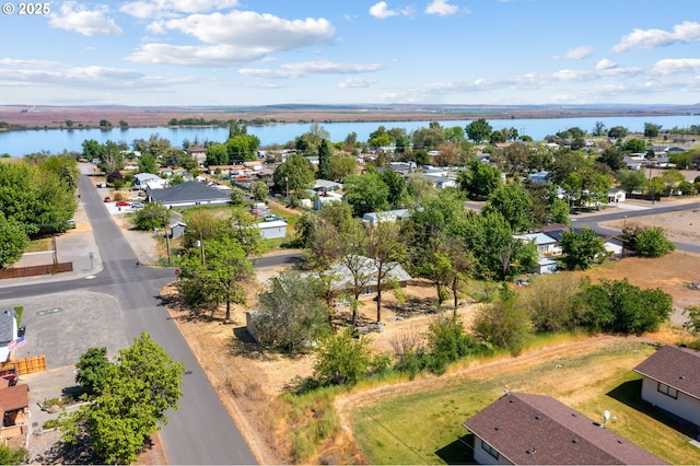 600 NE Oregon Ave, Irrigon, OR 97844 - aerial view of residential area featuring a large body of water