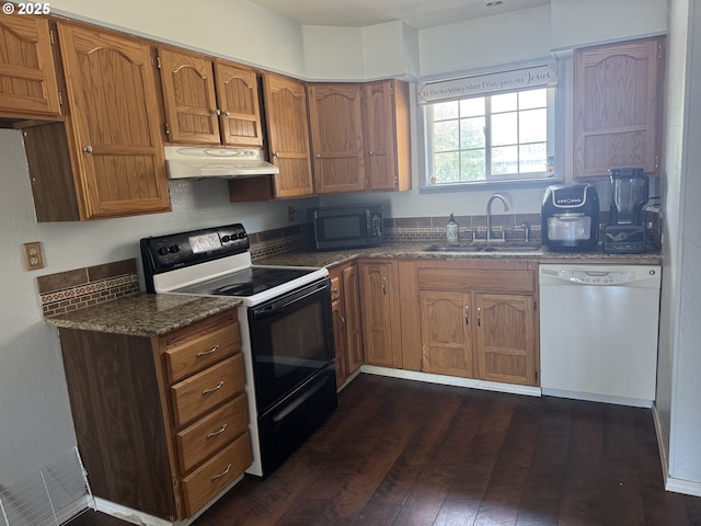 600 NE Oregon Ave, Irrigon, OR 97844 - kitchen featuring electric range oven, white dishwasher, a sink, under cabinet range hood, and dark wood-style flooring