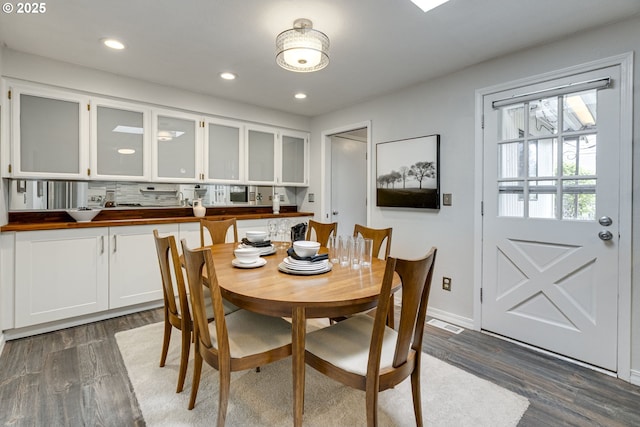 dining area with visible vents, recessed lighting, and dark wood-style floors