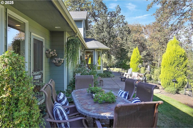 5632 Mac Way, Silverton, OR 97381 - view of patio featuring outdoor dining space