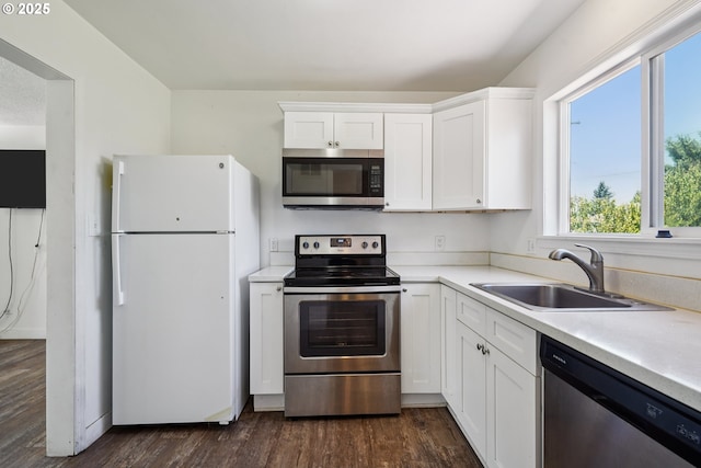 1059 16th Ave SW, Albany, OR 97321 - kitchen featuring stainless steel appliances, a sink, white cabinets, light countertops, and dark wood-type flooring