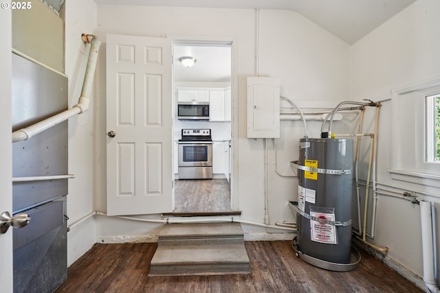 1059 16th Ave SW, Albany, OR 97321 - utilities featuring secured water heater and electric panel