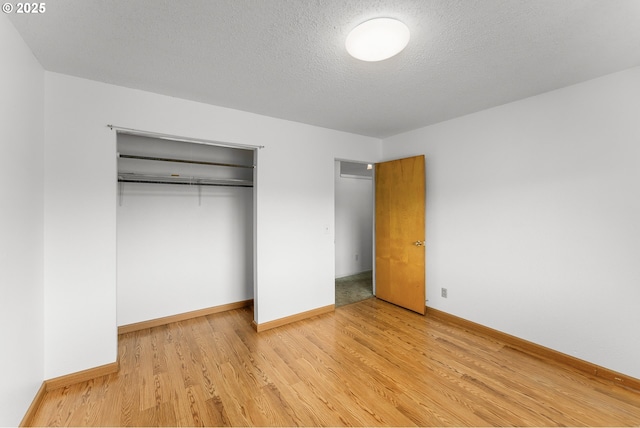 154 W Hickory St, Roseburg, OR 97471 - unfurnished bedroom featuring light wood finished floors, a closet, and a textured ceiling