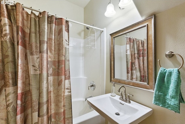 full bath featuring a sink and shower / tub combo