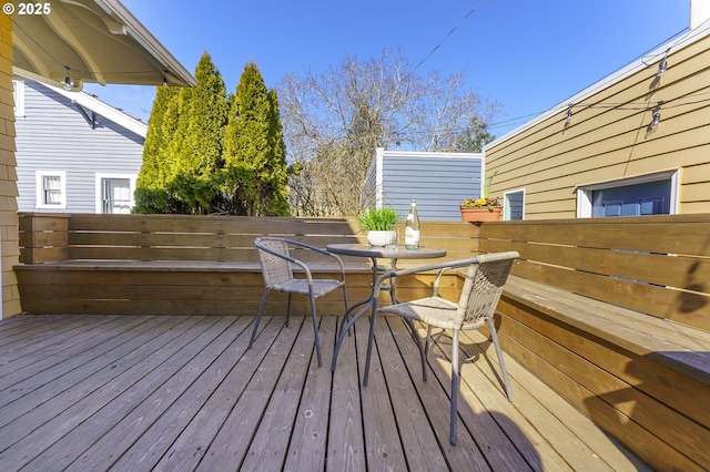 deck featuring outdoor dining space