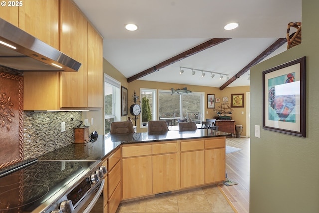 kitchen featuring electric range, lofted ceiling with beams, a peninsula, backsplash, and exhaust hood