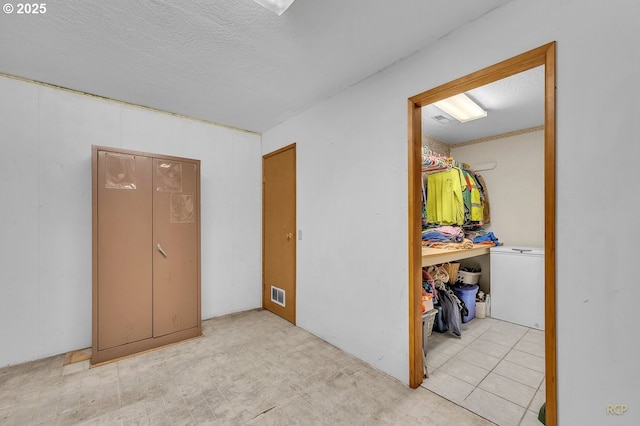 61241 Perry Creek Rd, Saint Helens, OR 97051 - bedroom with visible vents, a textured ceiling, and refrigerator
