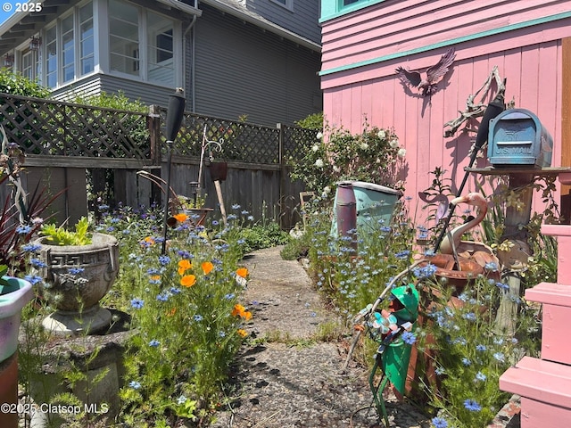 659 Florence Ave, Astoria, OR 97103 - view of yard