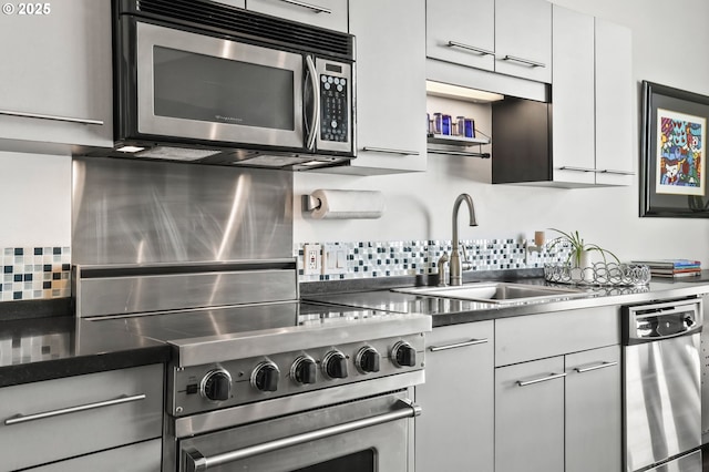 12600 SW Crescent St, Beaverton, OR 97005 - kitchen featuring stainless steel appliances, backsplash, a sink, and white cabinetry