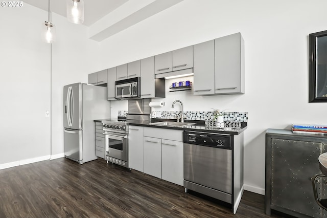 12600 SW Crescent St, Beaverton, OR 97005 - kitchen with appliances with stainless steel finishes, a sink, dark countertops, gray cabinetry, and dark wood-style floors