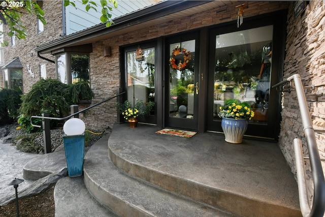 entrance to property featuring a patio