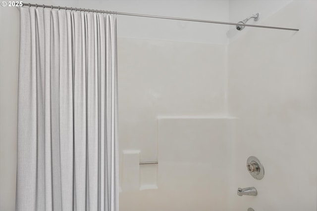 bathroom with shower / bath combo