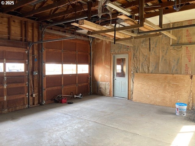 100 NW 7th Ave, John Day, OR 97845 - view of garage