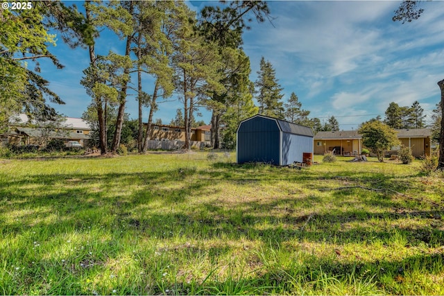 view of yard featuring a storage unit and an outdoor structure