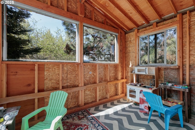 4080 Cunningham Dr, Mount Hood Prkdl, OR 97041 - interior space featuring lofted ceiling