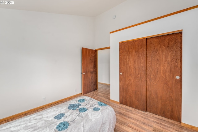 250 Valley View Rd, Sutherlin, OR 97479 - bedroom featuring light wood finished floors, a closet, and baseboards