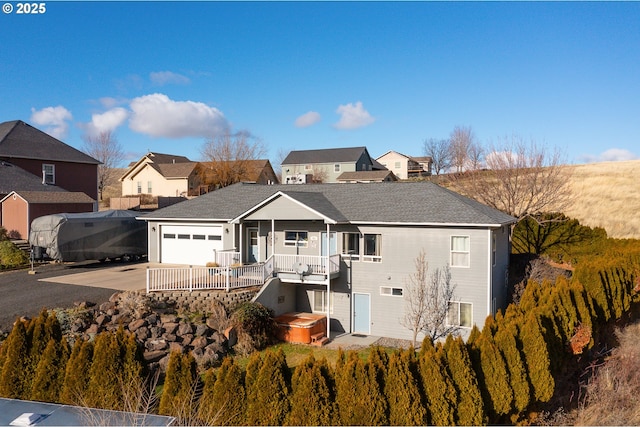 view of front property featuring a garage