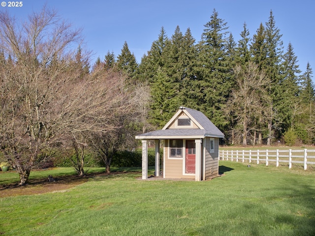 view of yard with a shed