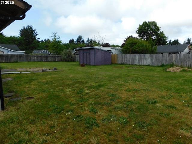 573 SW Harbor Pl, Warrenton, OR 97146 - view of yard