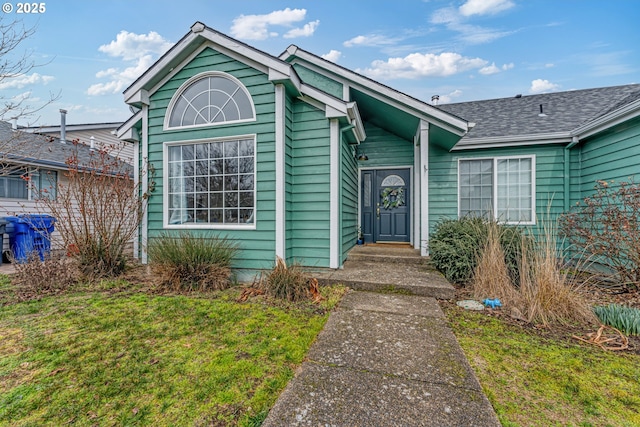 view of front of house featuring a front yard