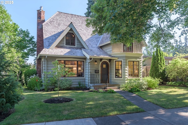 view of front of home featuring a chimney and a front lawn