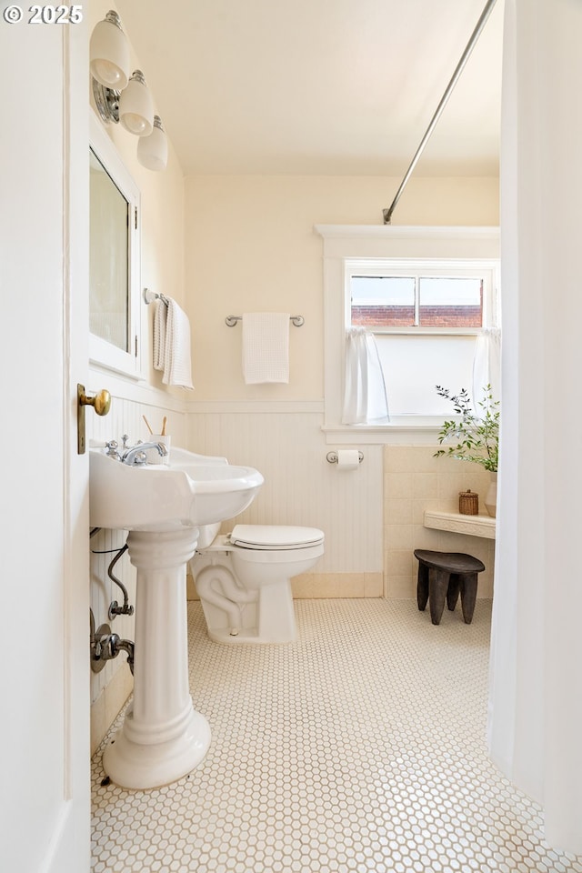 bathroom featuring toilet