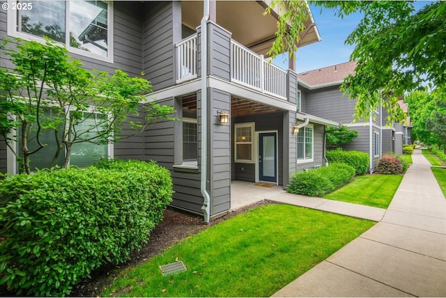 10800 SE 17th Cir Unit Q178, Vancouver, WA 98664 - view of exterior entry with a balcony and a yard