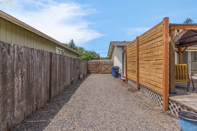 91161 N Miller St, Eugene, OR 97408 - view of yard with a gate