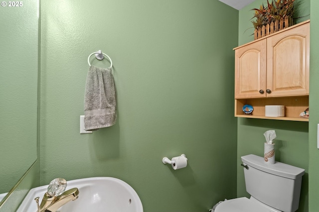 112 NE 11th St, Hermiston, OR 97838 - bathroom with toilet and a sink